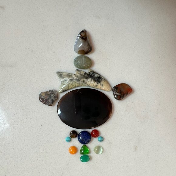 Cabochon and Gemstone Lot with Emerald, Jade, Green Onyx, Agate, and more - Picture 7 of 14